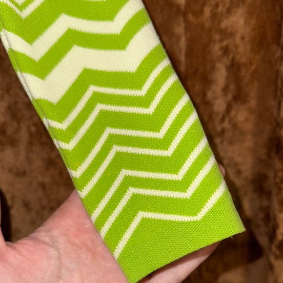 Green Chevron Long Sleeve crop top - Picture 3 of 4